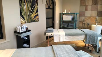 Couples treatment rooms, sauna, hot tub, steam room, Turkish bath