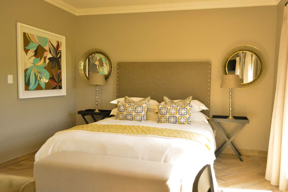 Suite estudio superior, 1 cama King size, para no fumadores, vista a la montaña | 1 habitación, sábanas de algodón egipcio y ropa de cama de alta calidad