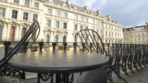 Outdoor dining - Kensington Comfort (London)