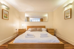Deluxe Apartment, 1 Double Bed with Sofa bed, Non Smoking | Individually decorated, individually furnished, desk, laptop workspace