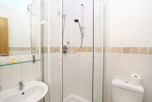 Deluxe Apartment, 1 Katil Kelamin (Double) dengan Katil Sofa, Non Smoking | Bilik Mandi | Gabungan pancuran/tab mandi, tab mandi rendaman dalam 