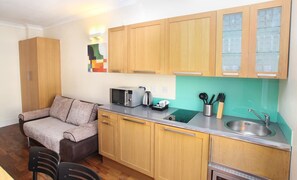 Deluxe Apartment, 1 Double Bed with Sofa bed, Non Smoking | Private kitchen | Fridge, microwave, oven, dishwasher