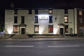 Front of property - evening/night - The Kirkfield Hotel (Newton-le-Willows)