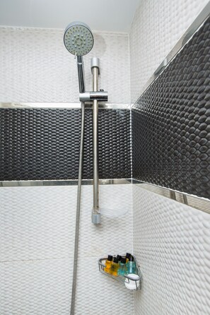 Ducha del cuarto de baño