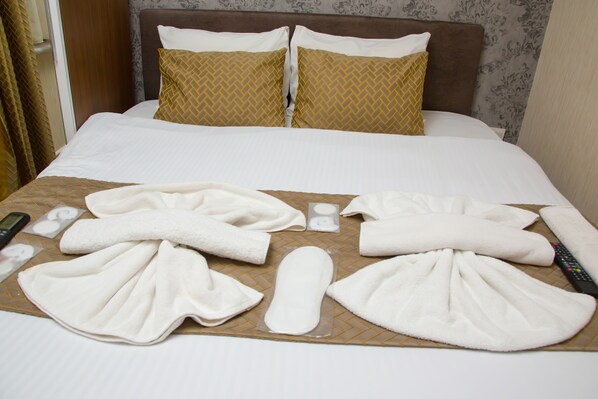 ミニバー、防音設備、アイロン / アイロン台、WiFi (無料)