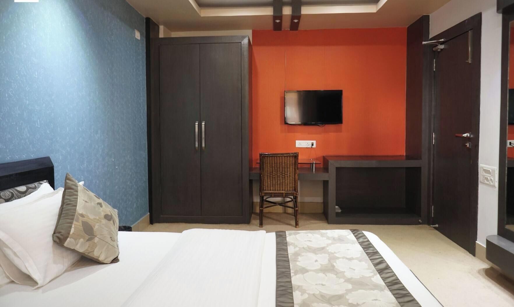 Egyptian cotton sheets, premium bedding, in-room safe, soundproofing