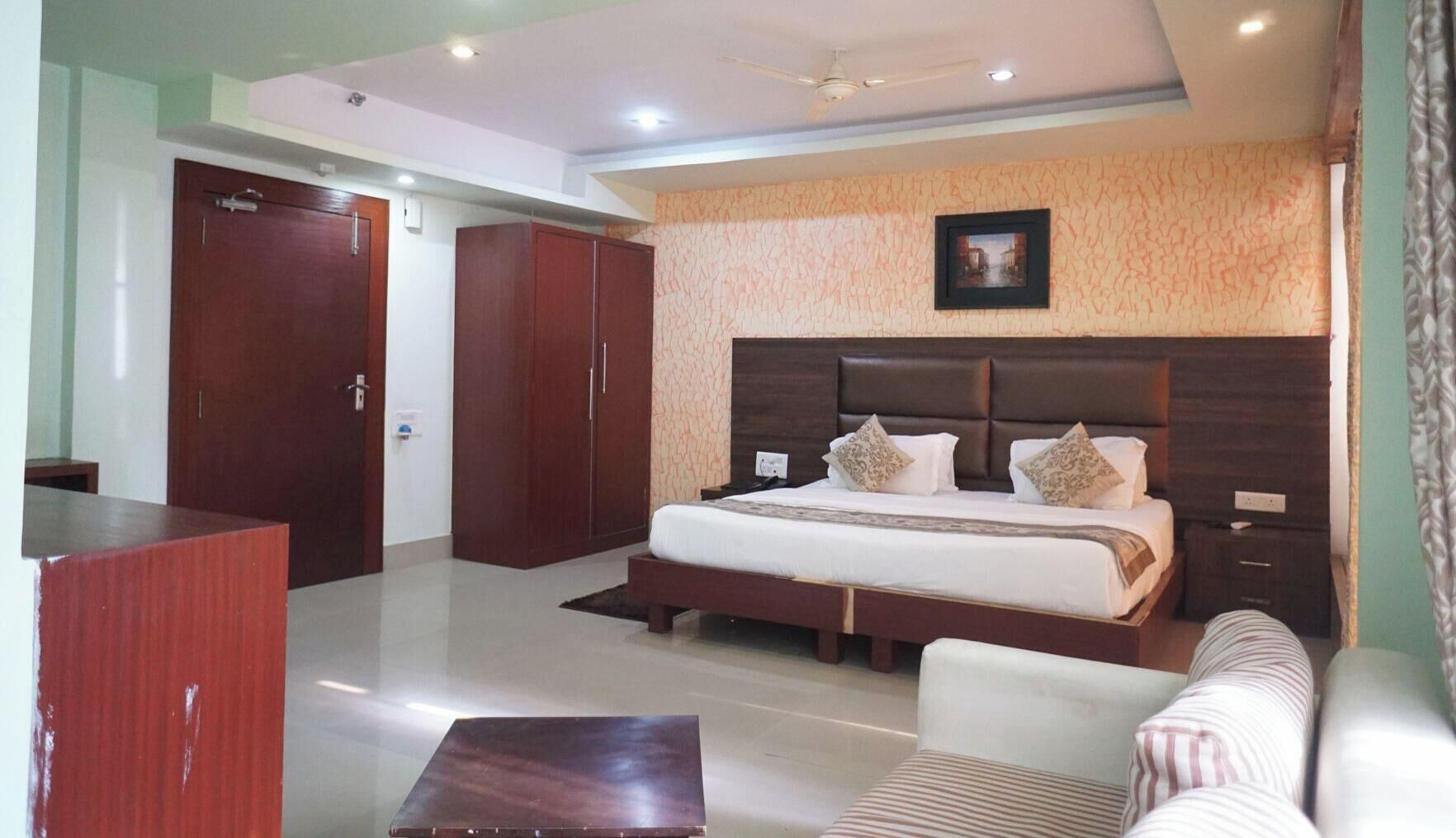 Egyptian cotton sheets, premium bedding, in-room safe, soundproofing