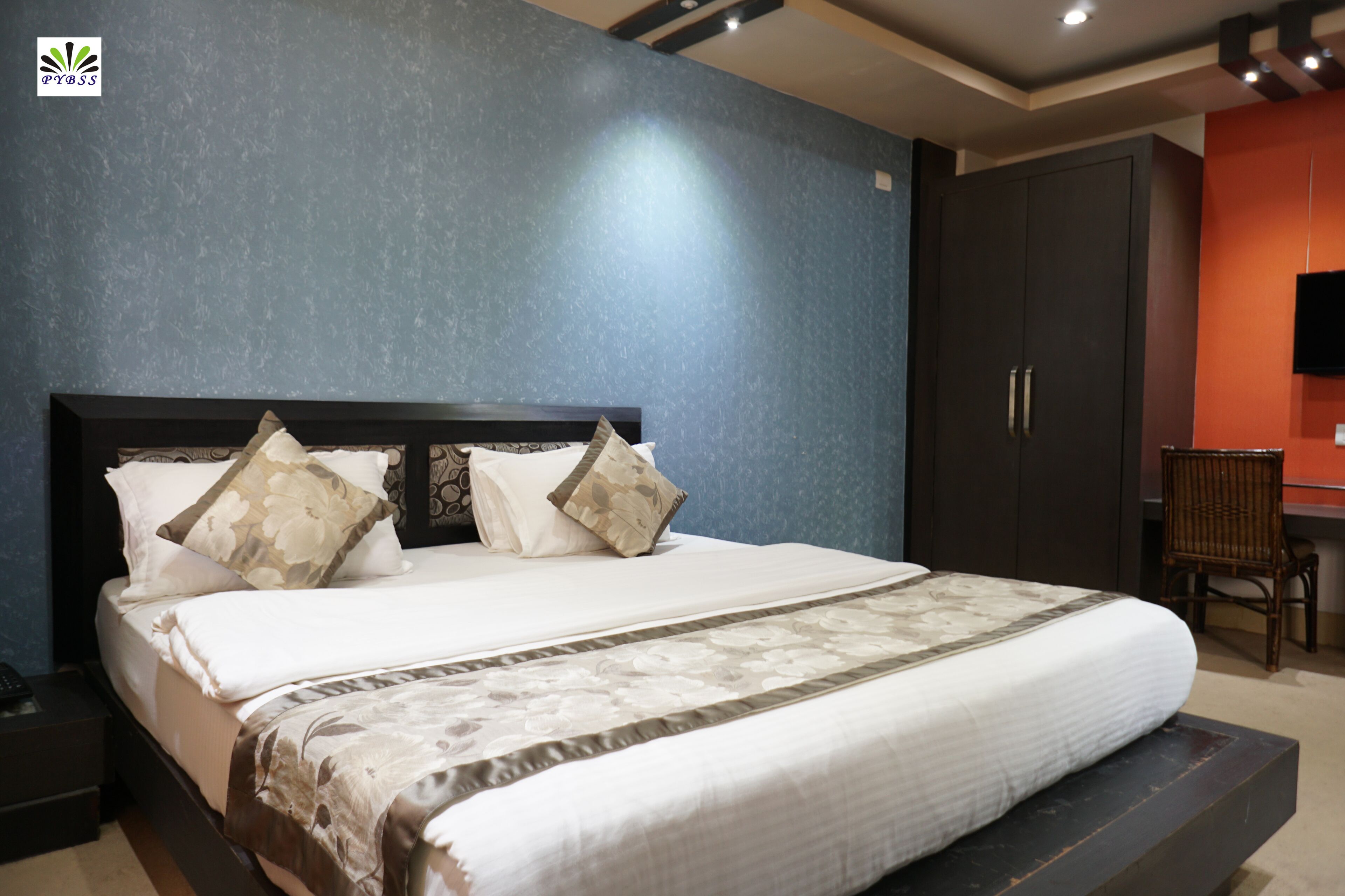 Egyptian cotton sheets, premium bedding, in-room safe, soundproofing