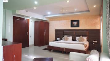 Egyptian cotton sheets, premium bedding, in-room safe, soundproofing