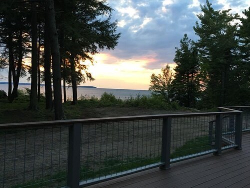 Au Train Island View Lodge: Refreshing Spring Getaway on Lake Superior