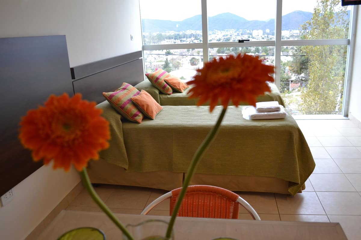 Minibar, free WiFi, bed sheets