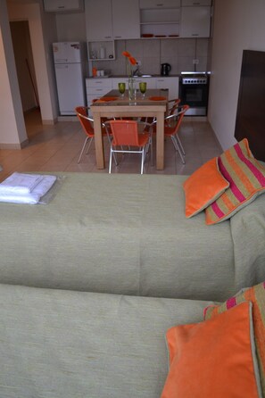 Minibar, free WiFi, bed sheets