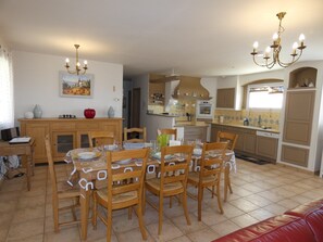 Dining - Villa with private pool, views of the Ventoux (Saint Paul trois Chateaux)