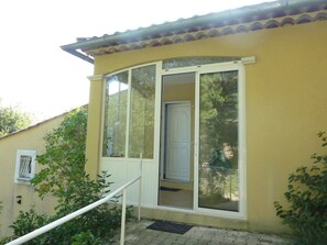 Exterior detail - Villa with private pool, views of the Ventoux (Saint Paul trois Chateaux)