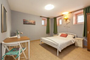 In-room safe, desk, iron/ironing board, free WiFi