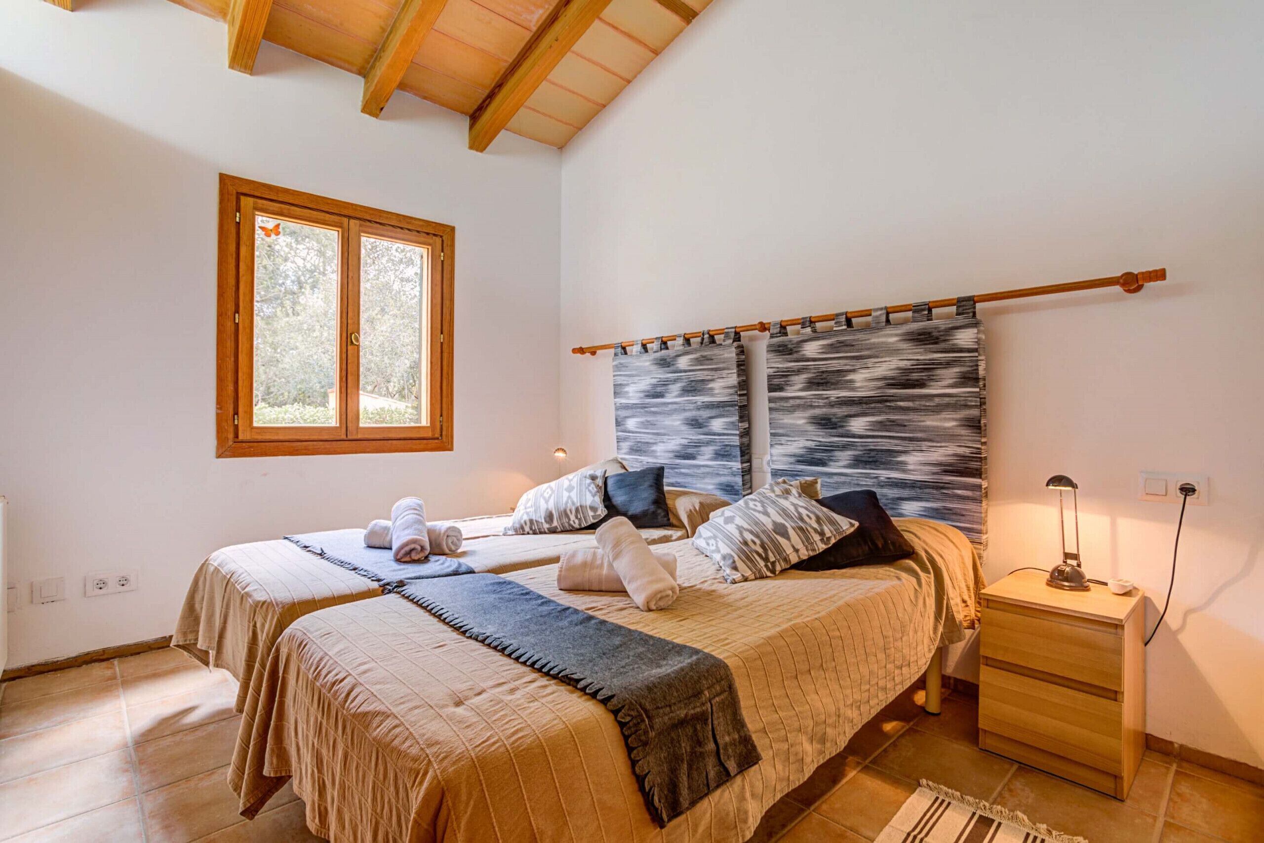 3 slaapkamers, een strijkplank/strijkijzer, gratis wifi, beddengoed