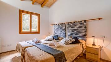 3 slaapkamers, een strijkplank/strijkijzer, gratis wifi, beddengoed