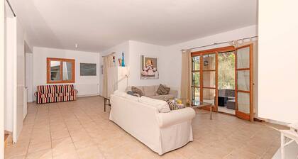 Villa Comella for six people with pool and BBQ