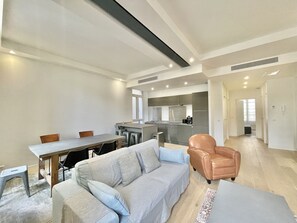TV - Jaures Home (Cannes)