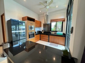 Frigorifero, microonde, forno, tostapane