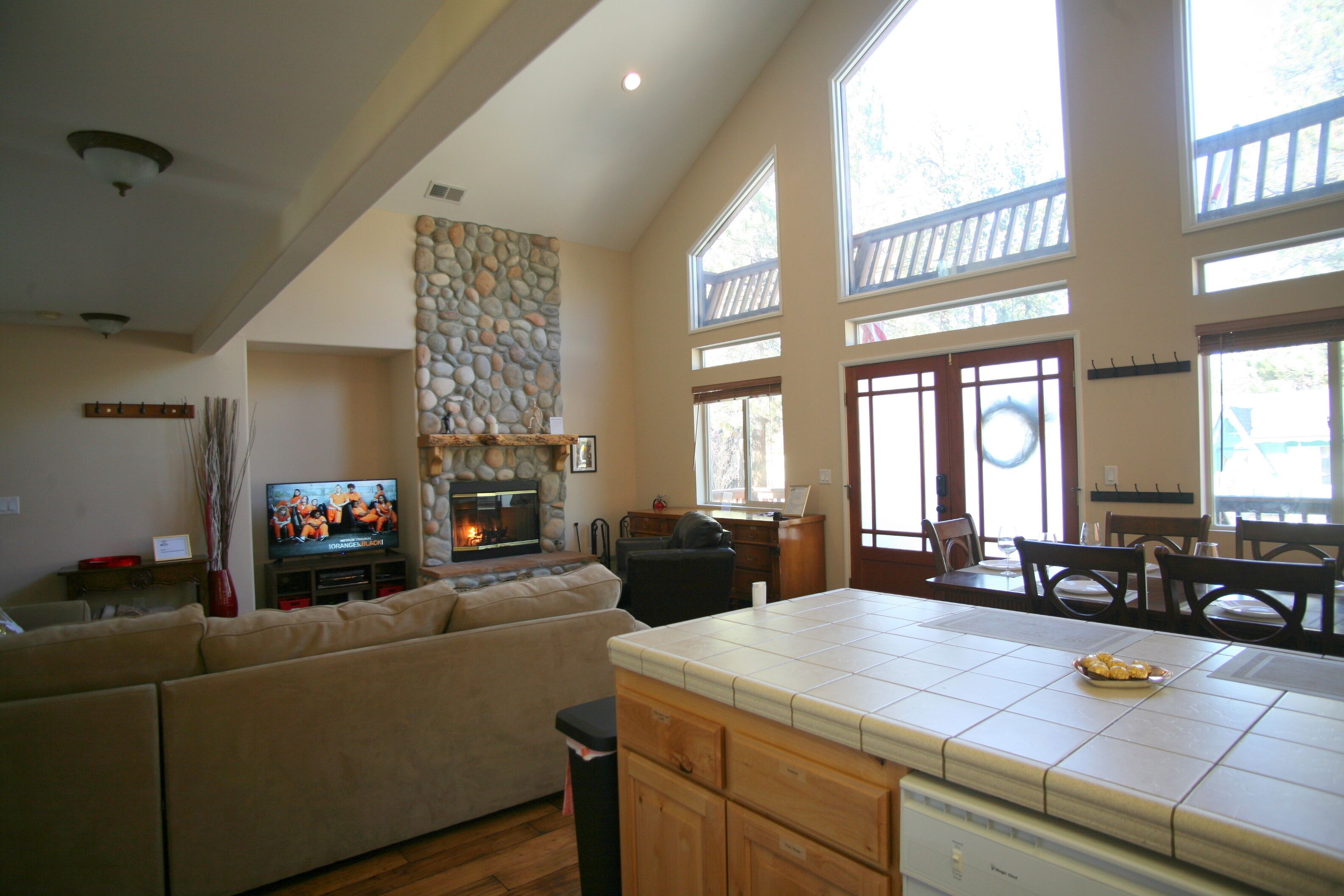 TV connectée, cheminée, jeux vidéo, Netflix