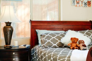 3 Schlafzimmer, Schreibtisch, Bügeleisen/Bügelbrett, kostenloses WLAN