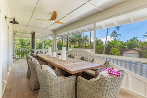 Amazing Outdoor Dining Area - Dining area on screened-in lanai with room for 8