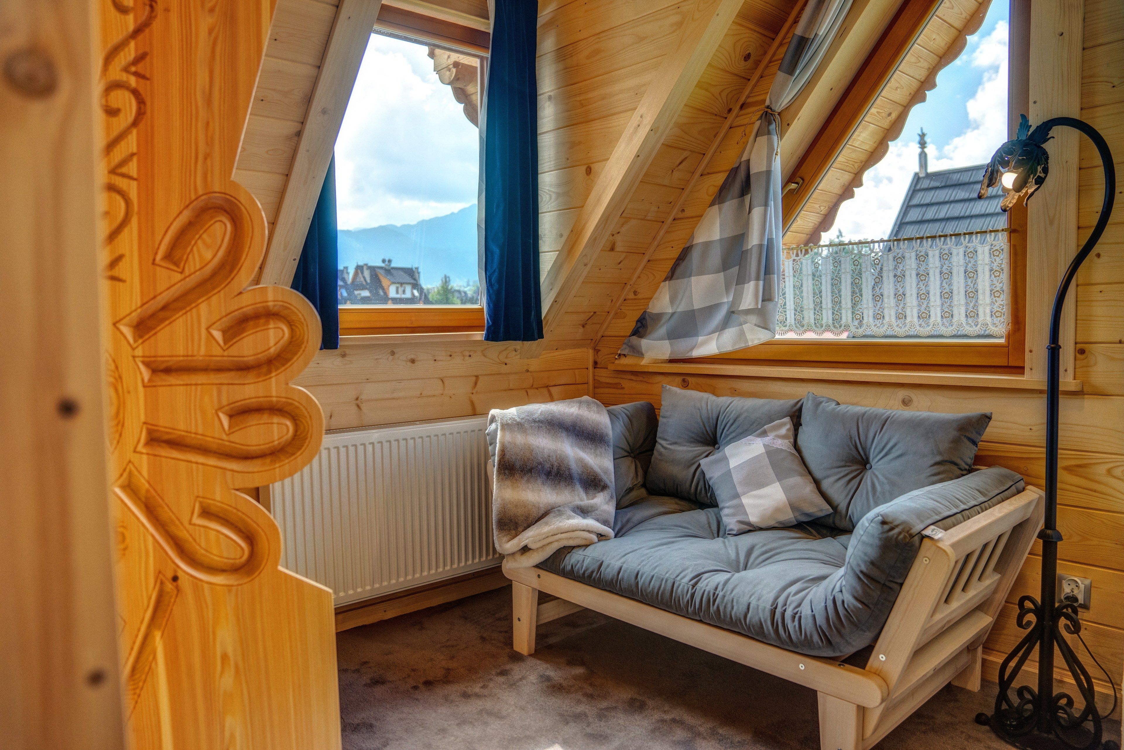 Chalet Luxe, plusieurs lits, non-fumeurs, vue montagne | Coin séjour | Télévision à écran plat, cheminée