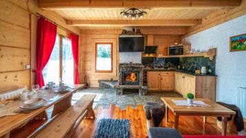 Chalet, Multiple Beds, Non Smoking, Fireplace | Living area | Flat-screen TV, fireplace