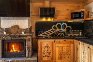 Luxury Chalet, Multiple Beds, Non Smoking, Mountain View | Living area