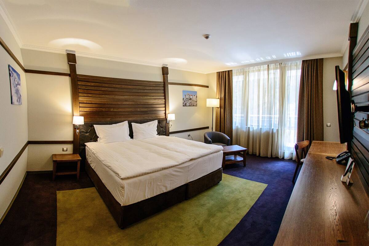 Habitación Confort, 1 cama King size, con acceso para personas discapacitadas, vista a la montaña | Sábanas de algodón egipcio y ropa de cama de alta calidad 