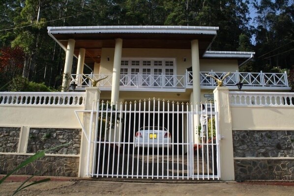 Front of property - grymsby holiday bungalow (Nuwara Eliya)