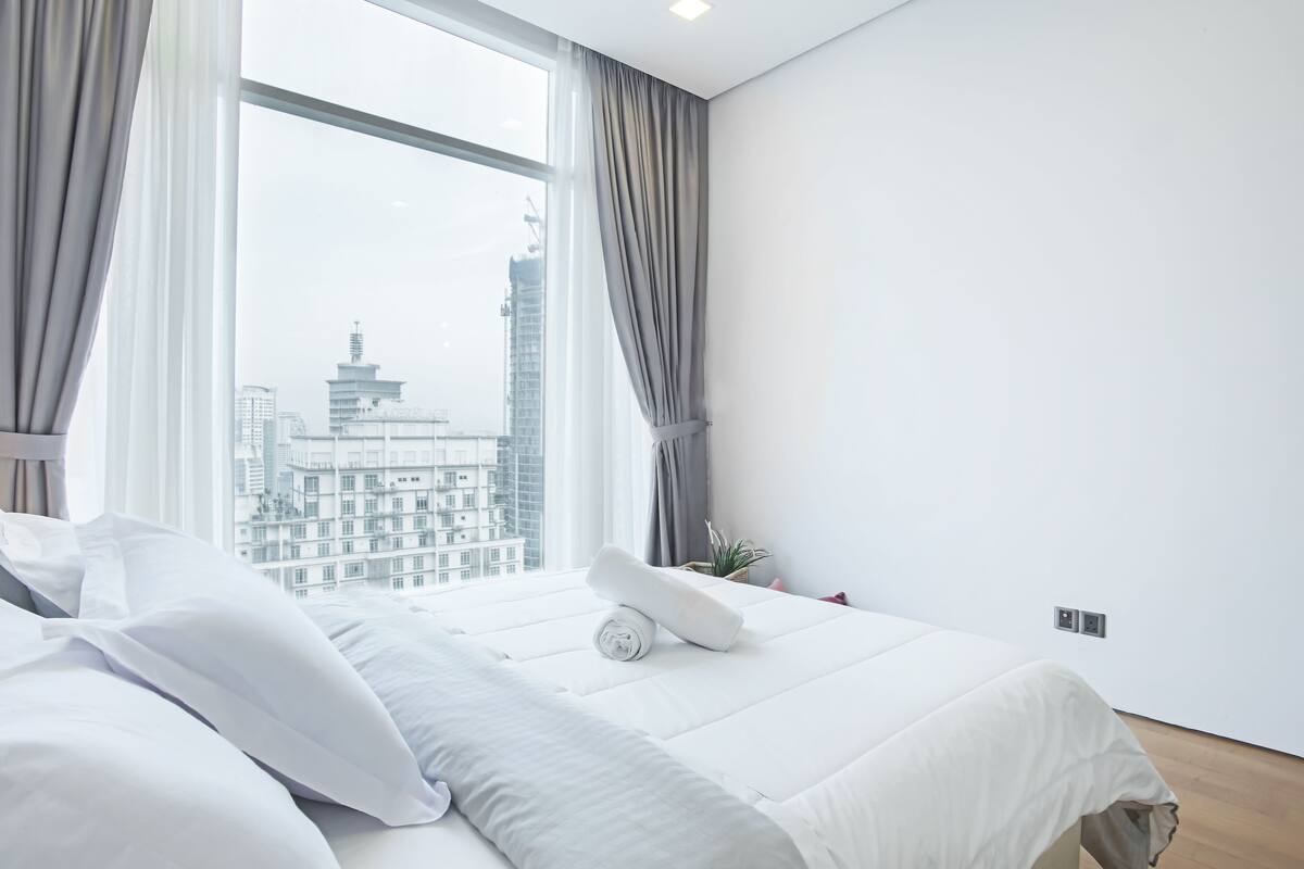 Deluxe-Apartment (High Floor) | Zimmersafe, schallisolierte Zimmer, Bügeleisen/Bügelbrett