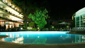 Seasonal outdoor pool