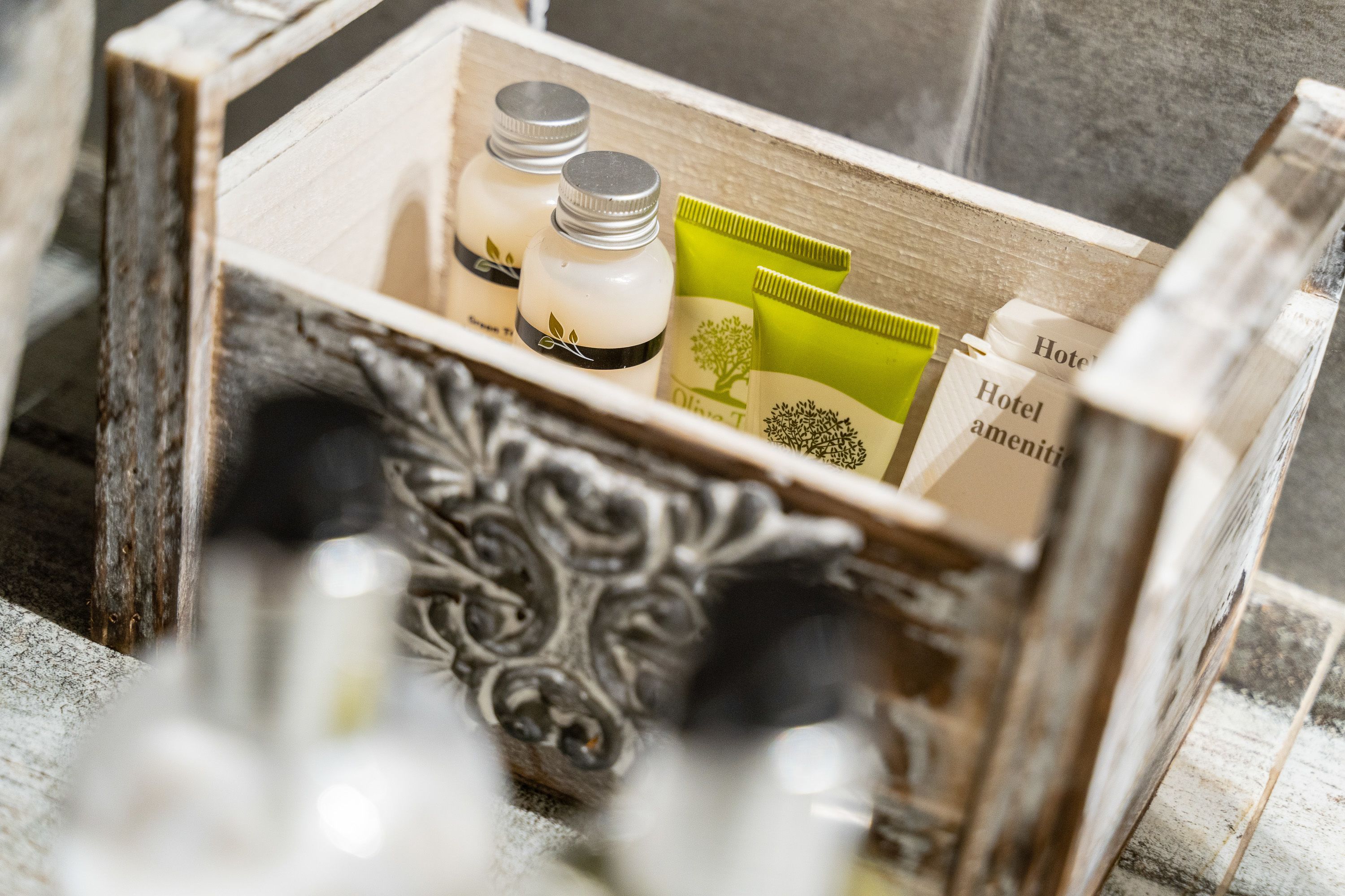 1 bedroom, egyptian cotton sheets, premium bedding, down duvets