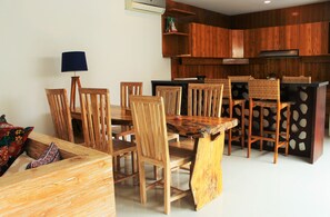 Vila luxo, 3 quartos | Opções para refeição no quarto