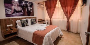 16 bedrooms, Egyptian cotton sheets, premium bedding, down duvets