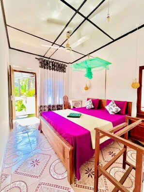 In-room safe, desk, free WiFi