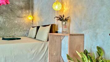 In-room safe, desk, free WiFi