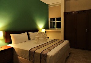 1 Schlafzimmer, Zimmersafe, Bügeleisen/Bügelbrett, Internetzugang