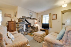 TV, fireplace