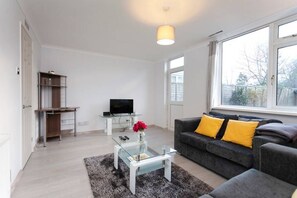 TV - ⭐MegaShelley | Nearby Uni | 3BD | Wifi | Parking⭐ (Loughborough)