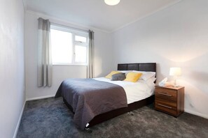 3 soverom, safe på rommet, skrivebord og strykejern/-brett