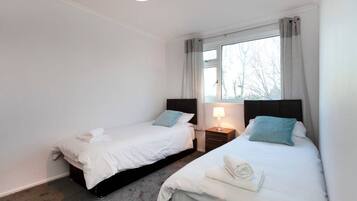 3 bedrooms, in-room safe, desk, iron/ironing board