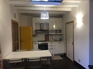 Refrigerador, horno y comedor