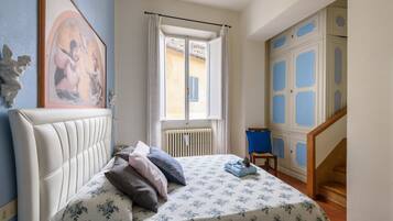 2 bedrooms, in-room safe, iron/ironing board, internet