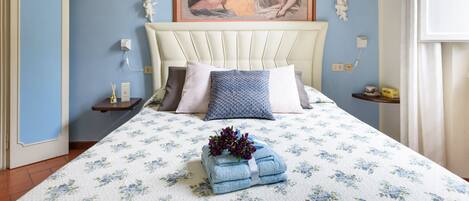 2 bedrooms, in-room safe, iron/ironing board, internet