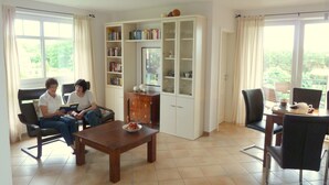Dining - 3-room apartment, 61sqm, swimming pool u. Sauna about 8 minutes to the beach, WiFi (Zinnowitz)