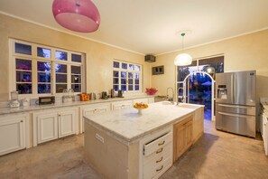 Luxury-Villa | Eigene Küche | Großer Kühlschrank, Ofen, Herdplatte, Geschirrspüler