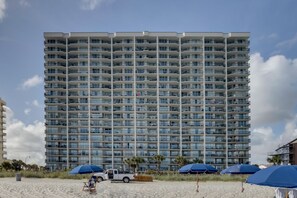 Exterior - Spacious Oceanfront condo, great amenities + Free Attraction Tickets! (North Myrtle Beach)